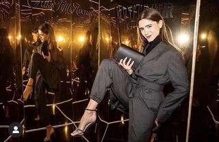 Natalia Dyer feet photo thumbnail