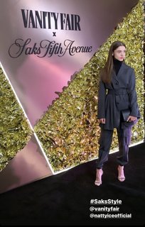 Natalia Dyer feet photo thumbnail