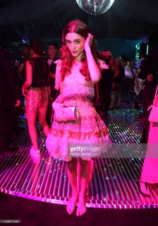 Natalia Dyer feet photo thumbnail