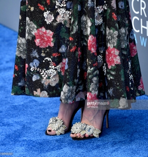 Natalia Dyer feet photo thumbnail
