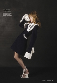 Natalia Dyer feet photo thumbnail