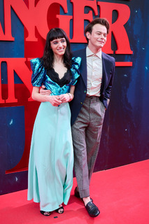 Natalia Dyer feet photo thumbnail