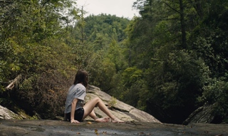 Natalia Dyer feet photo thumbnail
