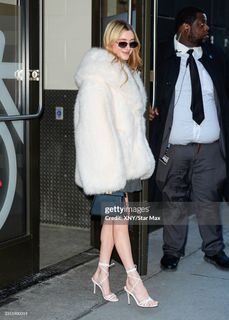 Natalia Dyer feet photo 17