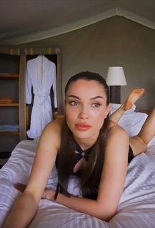 Natalia Karczmarczyk feet photo thumbnail