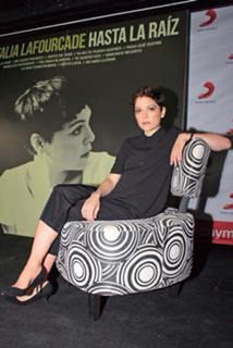 Natalia Lafourcade feet photo 15