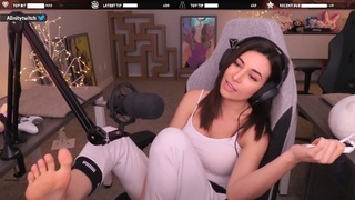 Natalia Mogollon feet photo thumbnail