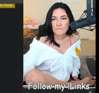 Natalia Mogollon feet photo thumbnail