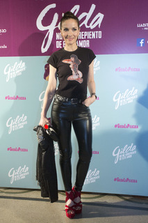 Natalia Oreiro feet photo thumbnail
