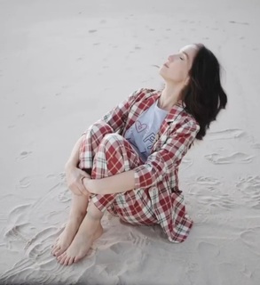 Natalia Oreiro feet photo thumbnail
