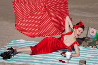 Natalia Oreiro feet photo thumbnail