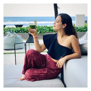 Natalia Reyes feet photo 11