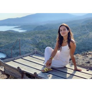 Natalia Reyes feet photo 9