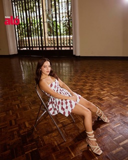 Natalia Reyes feet photo 12