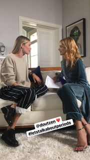 Natalia Vodianova feet photo thumbnail