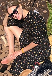 Natalia Vodianova feet photo thumbnail