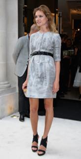 Natalia Vodianova feet photo thumbnail