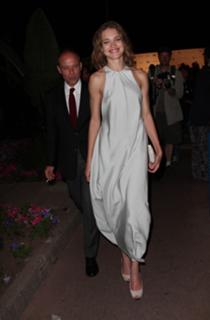 Natalia Vodianova feet photo thumbnail