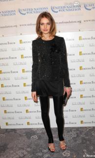 Natalia Vodianova feet photo thumbnail