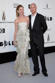 Natalia Vodianova feet photo thumbnail