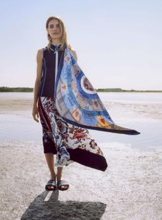 Natalia Vodianova feet photo thumbnail