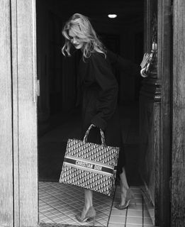 Natalia Vodianova feet photo thumbnail