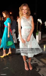 Natalia Vodianova feet photo thumbnail