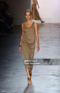 Natalia Vodianova feet photo thumbnail