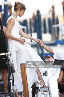 Natalia Vodianova feet photo thumbnail