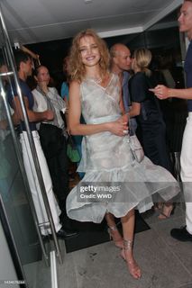 Natalia Vodianova feet photo thumbnail