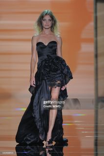 Natalia Vodianova feet photo thumbnail