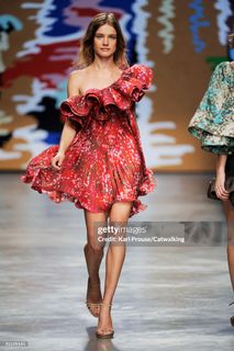 Natalia Vodianova feet photo thumbnail