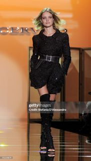 Natalia Vodianova feet photo thumbnail