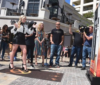 Natalie Alyn Lind feet photo thumbnail