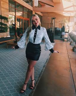 Natalie Alyn Lind feet photo thumbnail