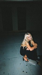 Natalie Alyn Lind feet photo thumbnail