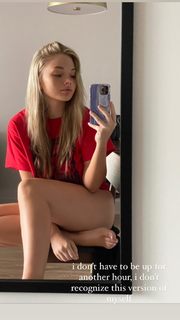 Natalie Alyn Lind feet photo thumbnail