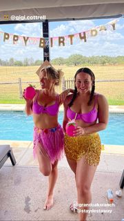 Natalie Alyn Lind feet photo thumbnail