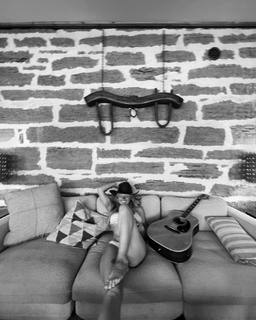 Natalie Alyn Lind feet photo thumbnail