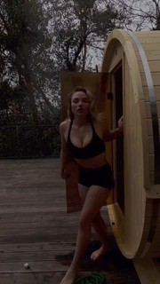 Natalie Alyn Lind feet photo thumbnail