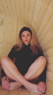 Natalie Alyn Lind feet photo thumbnail