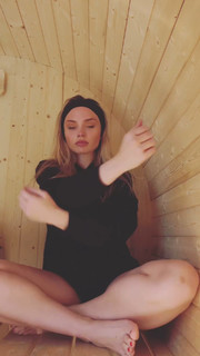 Natalie Alyn Lind feet photo thumbnail