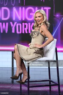 Natalie Alyn Lind feet photo 11