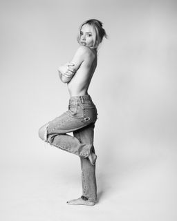 Natalie Alyn Lind feet photo 1