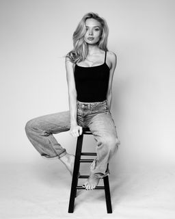 Natalie Alyn Lind feet photo 20