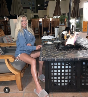 Natalie Decker feet photo 17