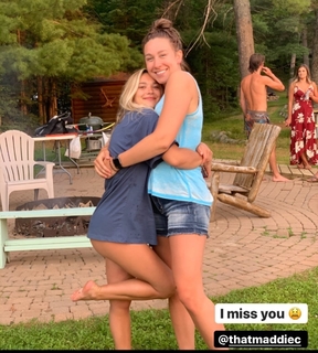 Natalie Decker feet photo 1
