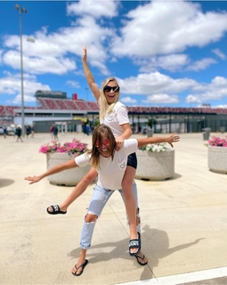 Natalie Decker feet photo 9