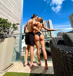 Natalie Decker feet photo 9