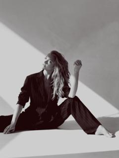 Natalie Dormer feet photo thumbnail
